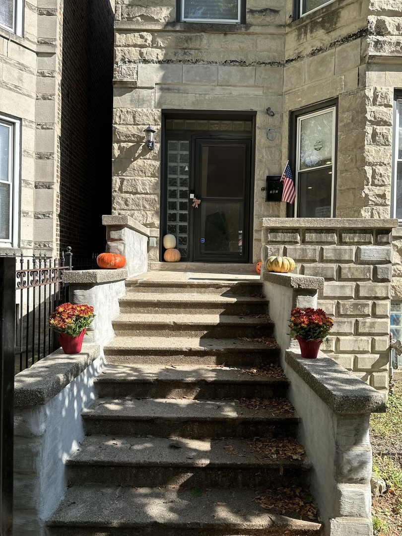 747 S Kenneth Avenue