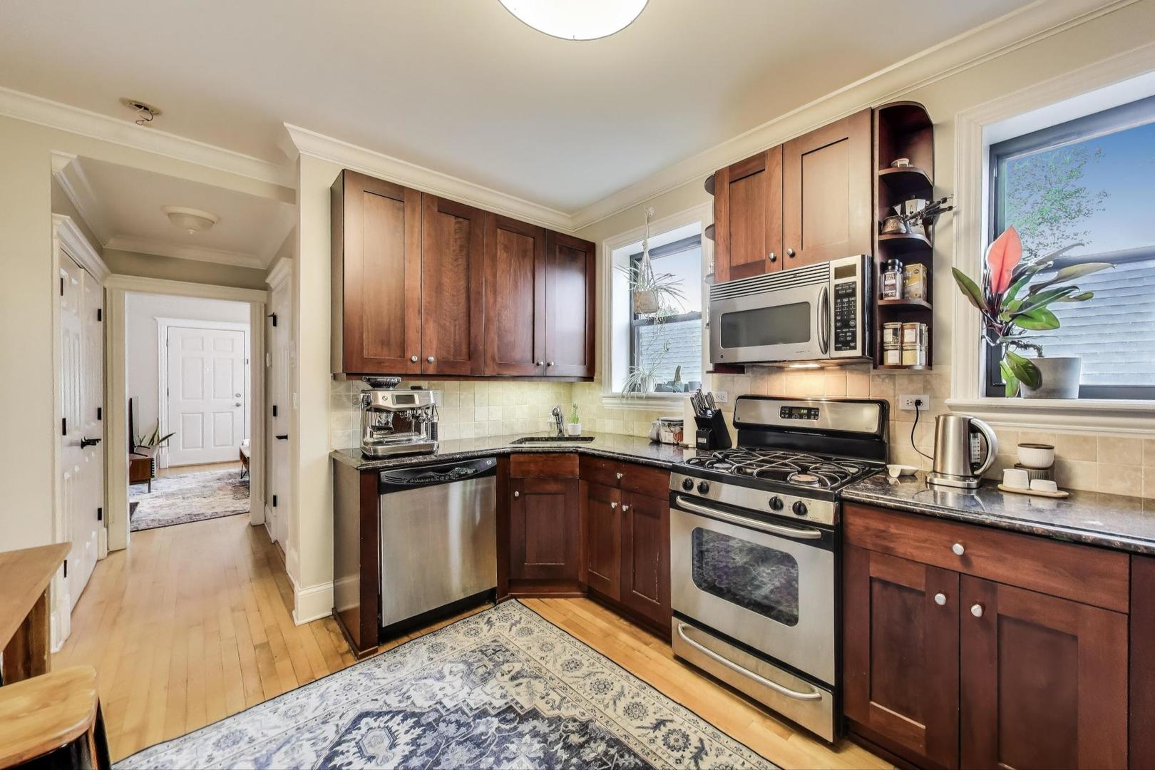 2336 W Roscoe Street 3R