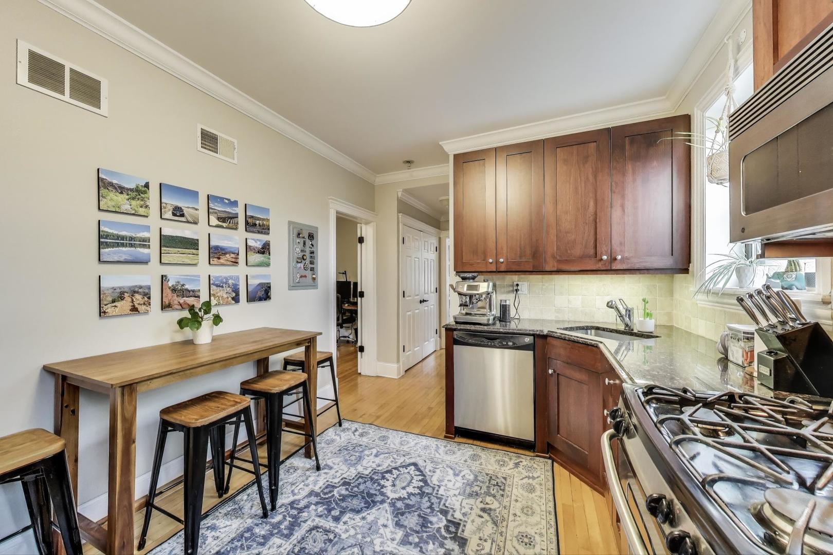 2336 W Roscoe Street 3R