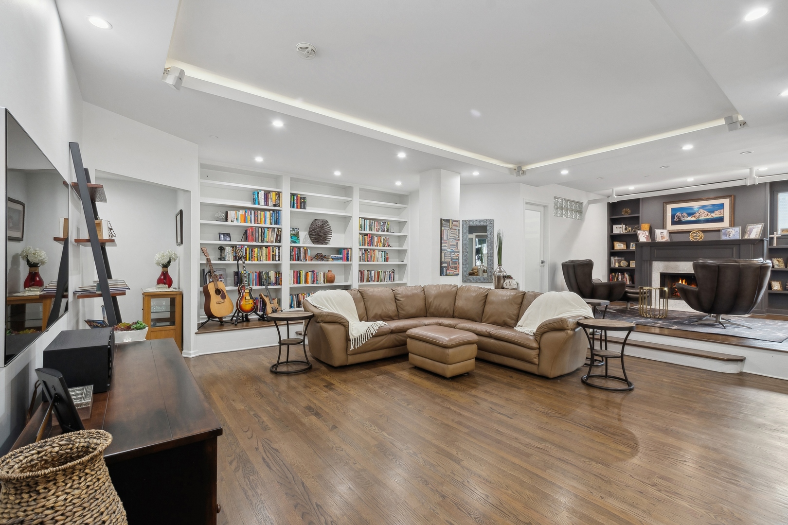 727 S Dearborn Street 911