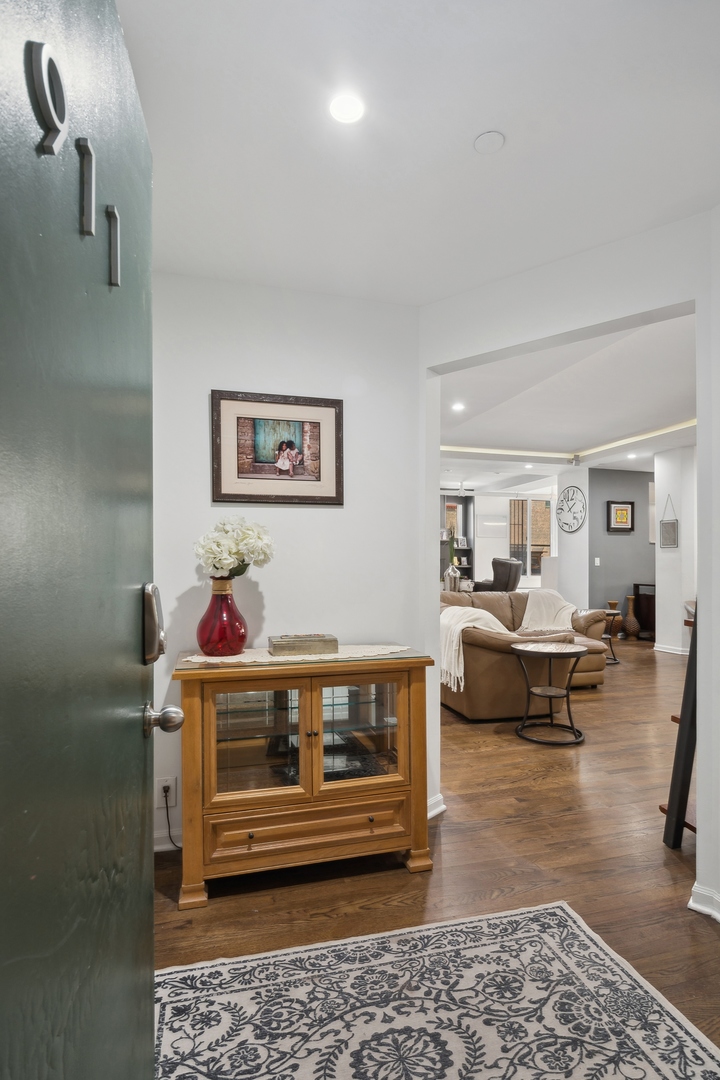 727 S Dearborn Street 911