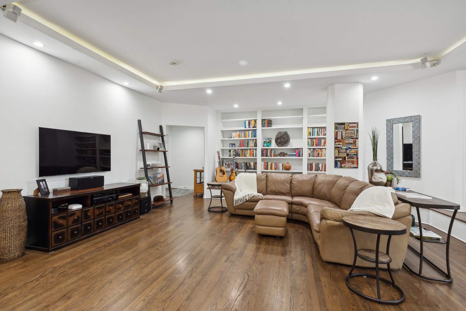 727 S Dearborn Street 911