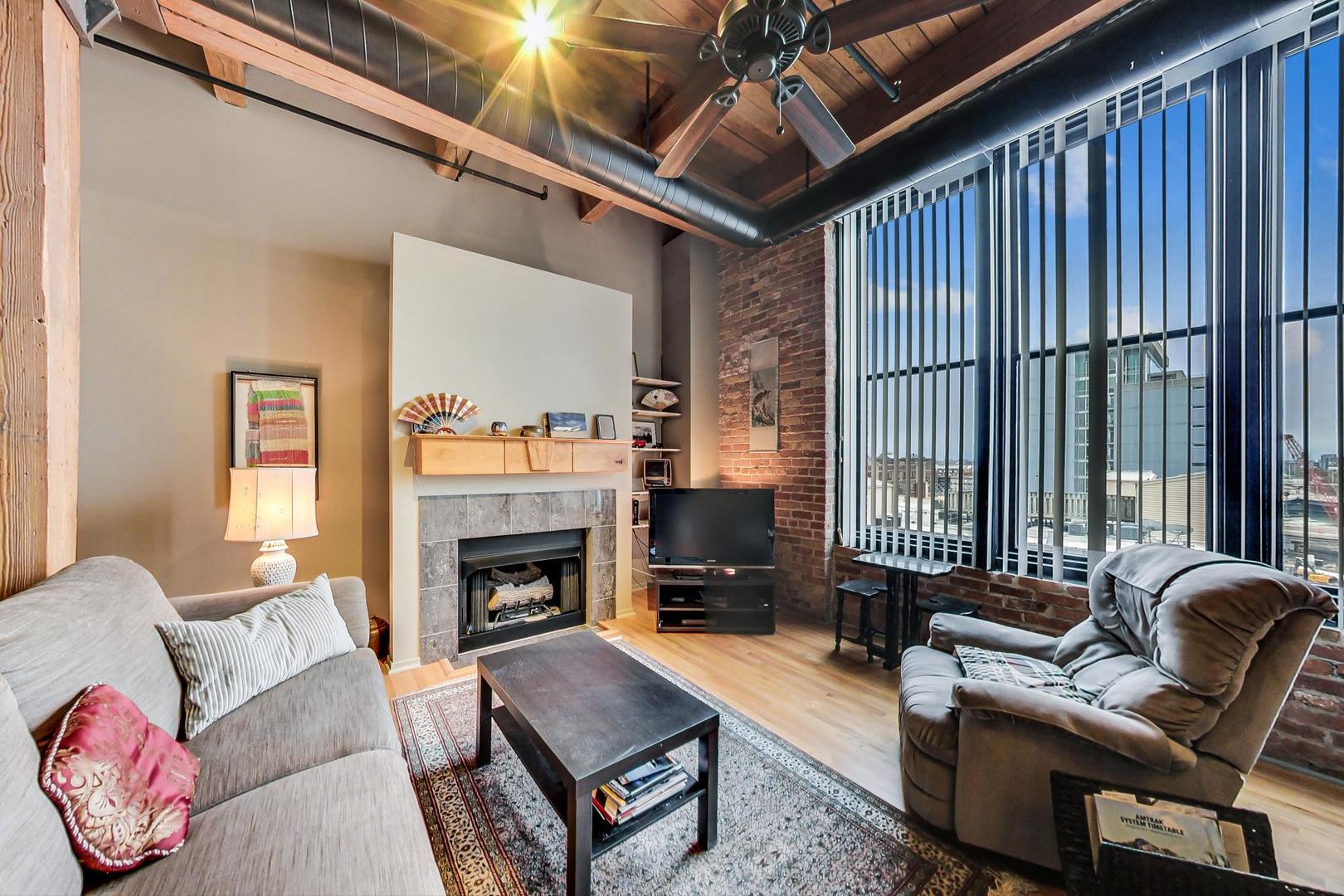 728 W JACKSON Boulevard 817