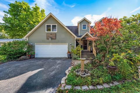 Photo of 31 W Harrison Road, Lombard, IL 60148 (MLS # 12521922)