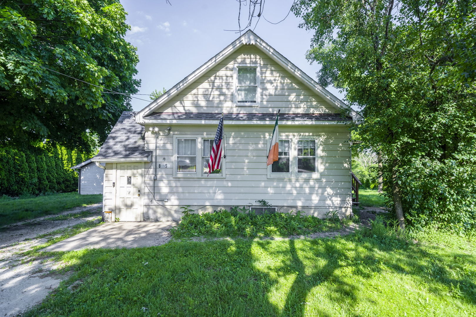 8S057 S Vine Street