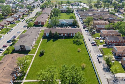 Tiny photo for 9500 Dee Road #202B, Des Plaines, IL 60016 (MLS # 12615477)