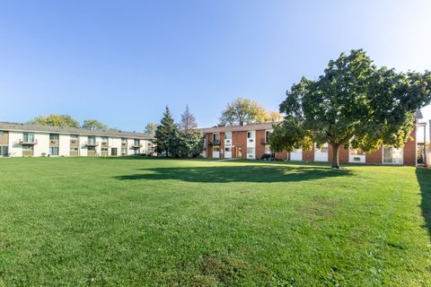 Tiny photo for 9500 Dee Road #202B, Des Plaines, IL 60016 (MLS # 12615477)