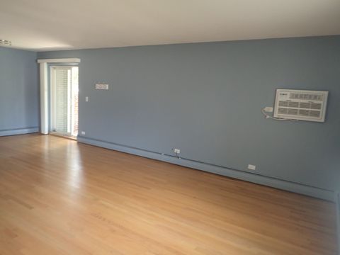 Tiny photo for 1127 S Old Wilke Road #101, Arlington Heights, IL 60005 (MLS # 12682143)