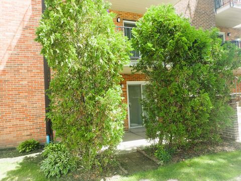 Tiny photo for 1127 S Old Wilke Road #101, Arlington Heights, IL 60005 (MLS # 12682143)