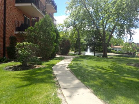 Tiny photo for 1127 S Old Wilke Road #101, Arlington Heights, IL 60005 (MLS # 12682143)