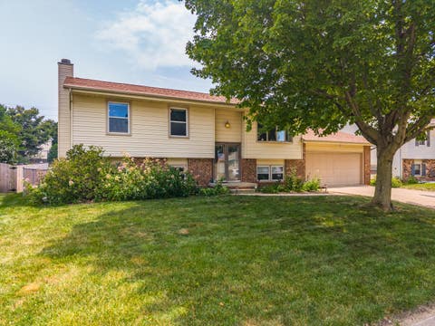 Tiny photo for 304 S Evergreen Lane, Bloomington, IL 61704 (MLS # 12702395)