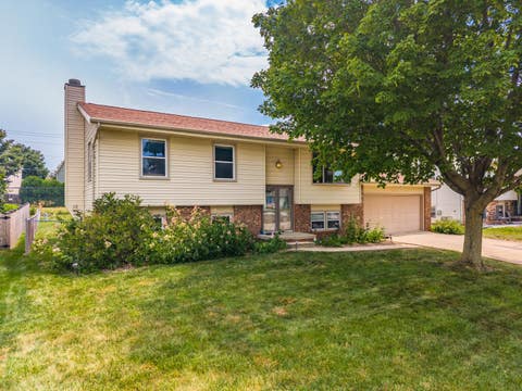 Photo of 304 S Evergreen Lane, Bloomington, IL 61704 (MLS # 12702395)