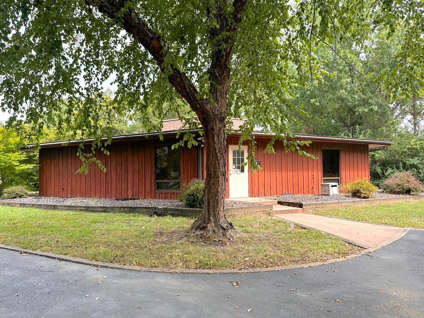303 N Robinson Circle
