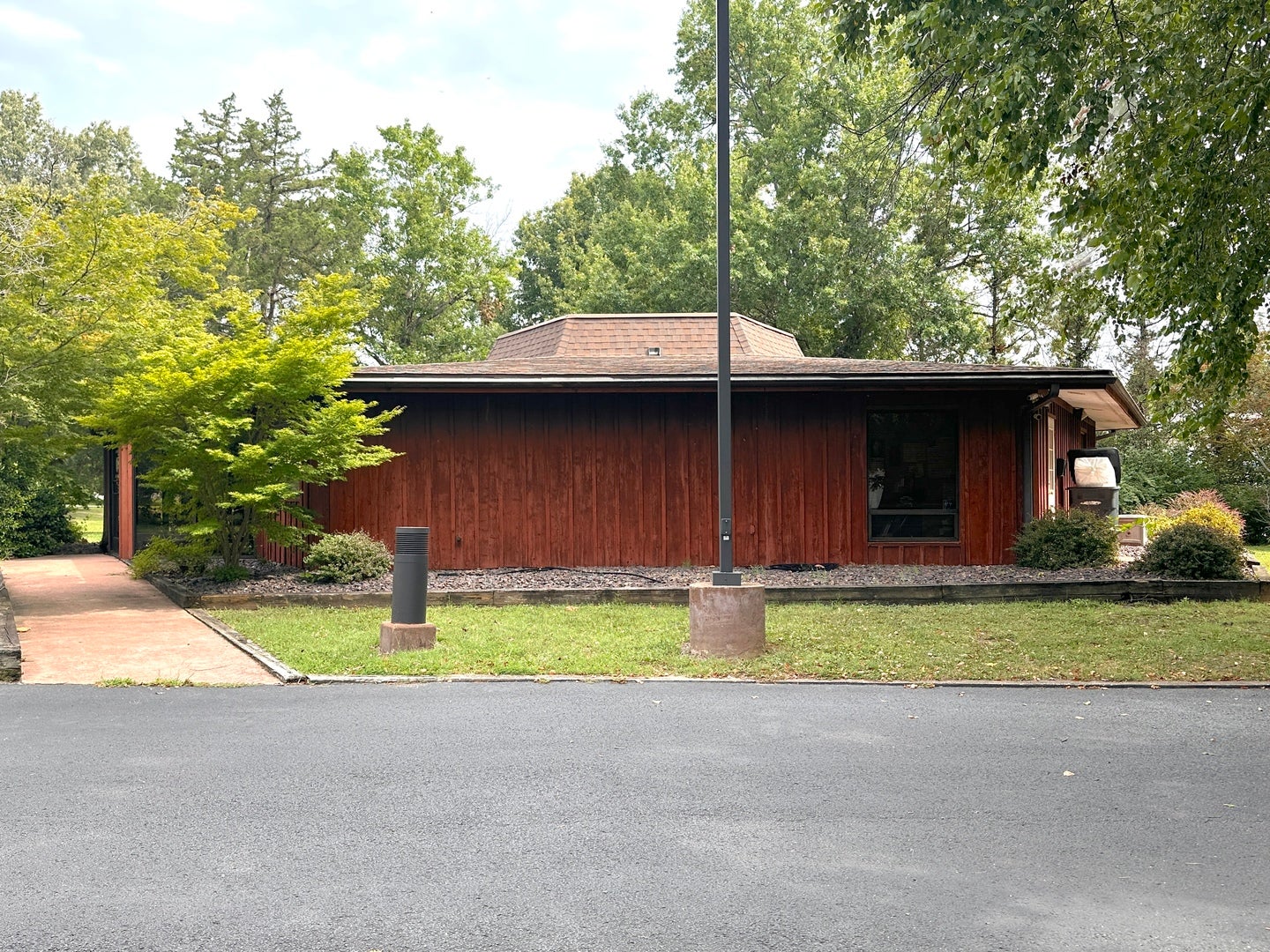 303 N Robinson Circle