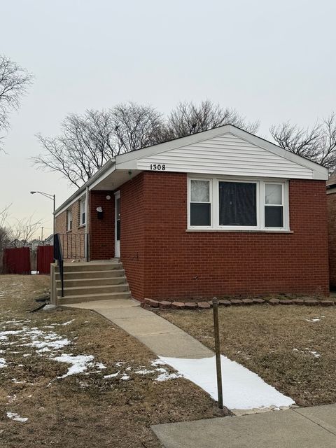 Photo of 1308 W 108th Place, Chicago, IL 60643 (MLS # 12555647)