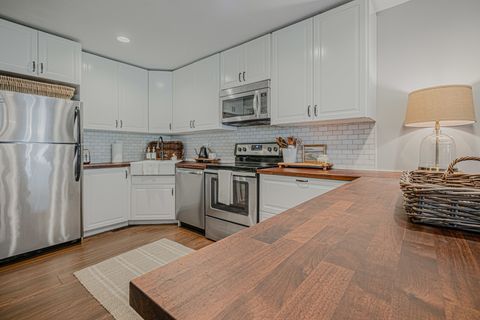 Tiny photo for 831 Garfield Avenue #C, Libertyville, IL 60048 (MLS # 12702869)