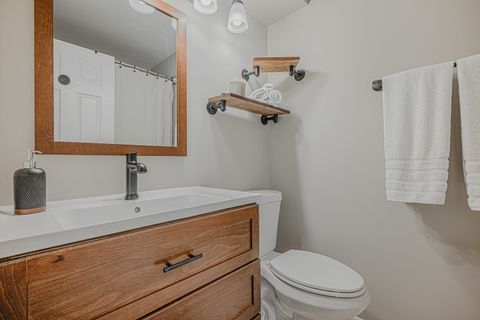 Tiny photo for 831 Garfield Avenue #C, Libertyville, IL 60048 (MLS # 12702869)