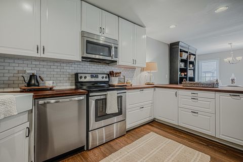 Tiny photo for 831 Garfield Avenue #C, Libertyville, IL 60048 (MLS # 12702869)