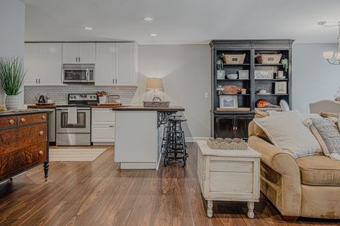 Tiny photo for 831 Garfield Avenue #C, Libertyville, IL 60048 (MLS # 12702869)