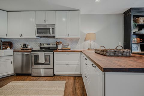 Tiny photo for 831 Garfield Avenue #C, Libertyville, IL 60048 (MLS # 12702869)