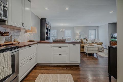 Tiny photo for 831 Garfield Avenue #C, Libertyville, IL 60048 (MLS # 12702869)