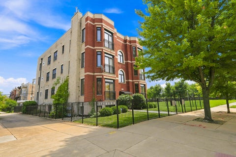 Tiny photo for 4135 S Vincennes Avenue #3N, Chicago, IL 60653 (MLS # 12754031)
