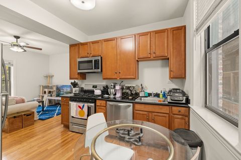 Tiny photo for 903 W CORNELIA Avenue #1N, Chicago, IL 60657 (MLS # 12472330)