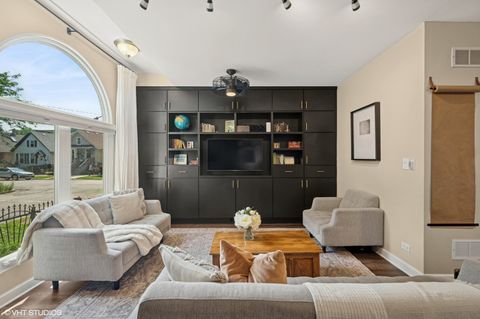 Tiny photo for 2546 W Medill Avenue, Chicago, IL 60647 (MLS # 12426944)