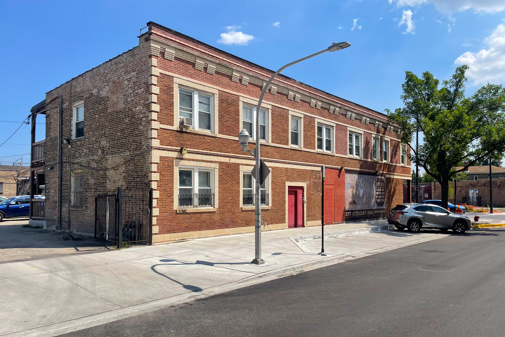 5614 W Chicago Avenue
