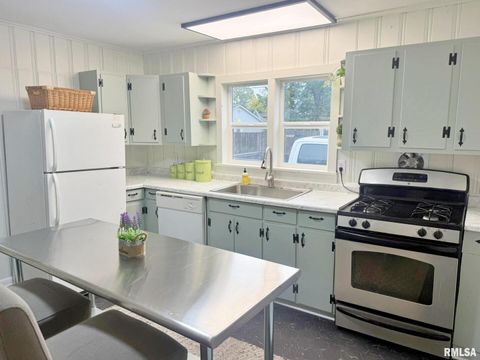 Tiny photo for 1800 MARKET Street, Metropolis, IL 62960 (MLS # EB460272)