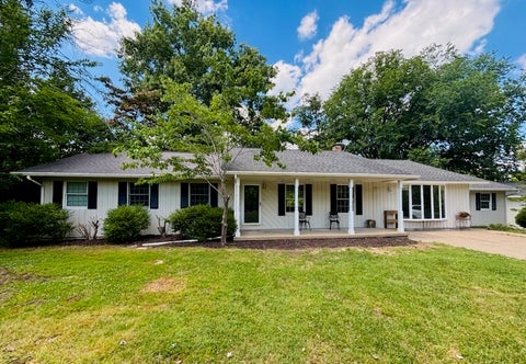 Photo of 137 Peachtree Lane, Carbondale, IL 62902 (MLS # 12655885)