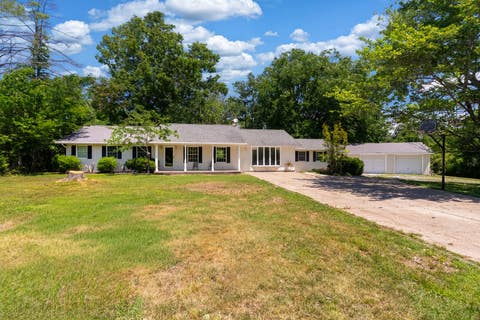 Tiny photo for 137 Peachtree Lane, Carbondale, IL 62902 (MLS # 12655885)