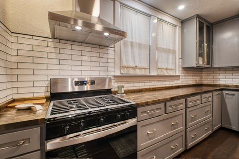 Tiny photo for 2621 N 3rd Street, Clinton, IA 52732 (MLS # 12620206)