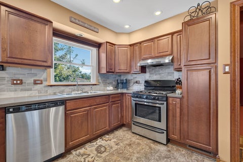 Tiny photo for 18413 Hood Avenue, Homewood, IL 60430 (MLS # 12780390)