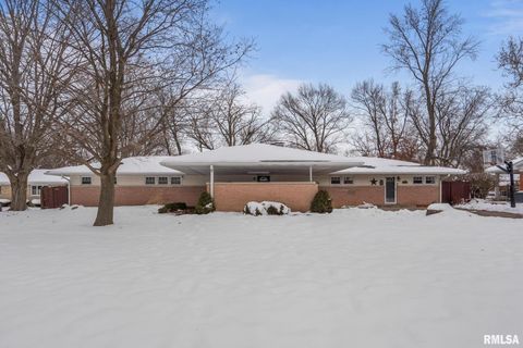 Photo of 3309 33RD Avenue Court, Rock Island, IL 61201 (MLS # QC4270050)
