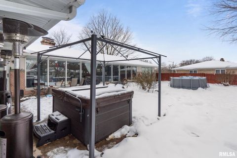 Tiny photo for 3309 33RD Avenue Court, Rock Island, IL 61201 (MLS # QC4270050)