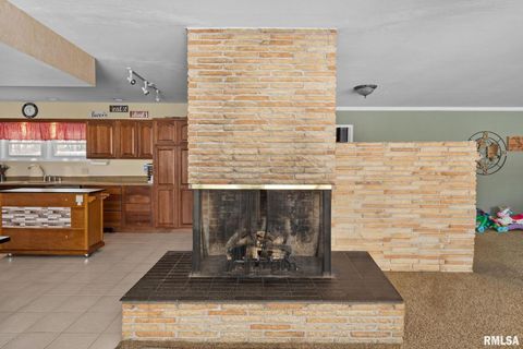 Tiny photo for 3309 33RD Avenue Court, Rock Island, IL 61201 (MLS # QC4270050)