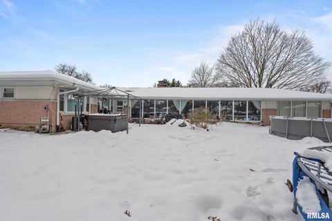 Tiny photo for 3309 33RD Avenue Court, Rock Island, IL 61201 (MLS # QC4270050)