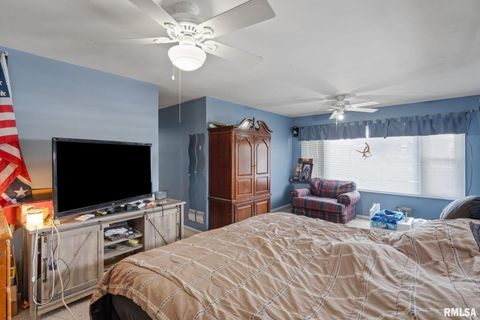 Tiny photo for 3309 33RD Avenue Court, Rock Island, IL 61201 (MLS # QC4270050)