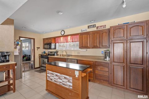 Tiny photo for 3309 33RD Avenue Court, Rock Island, IL 61201 (MLS # QC4270050)