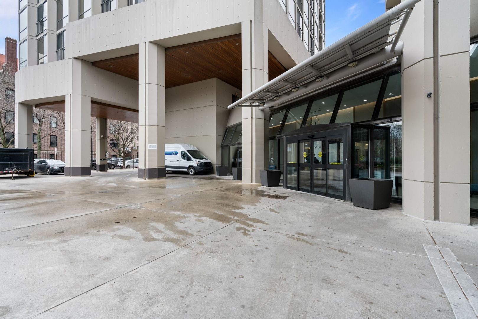345 W Fullerton Parkway 2106