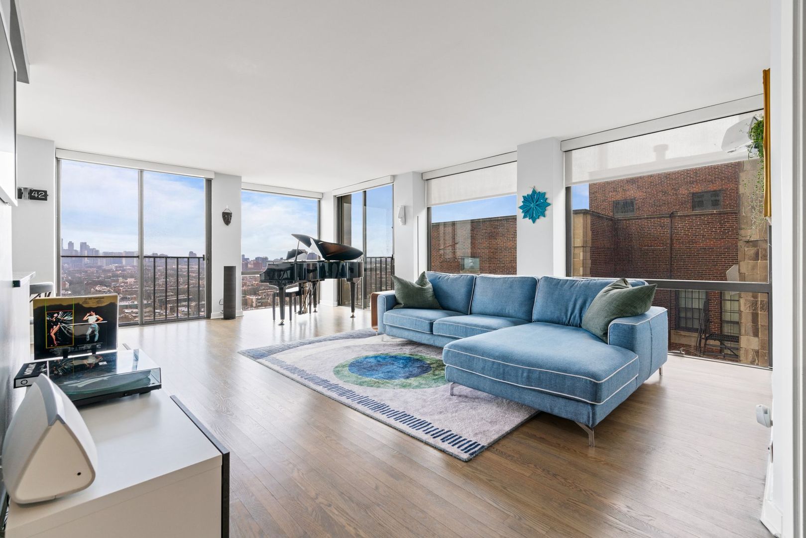 345 W Fullerton Parkway 2106