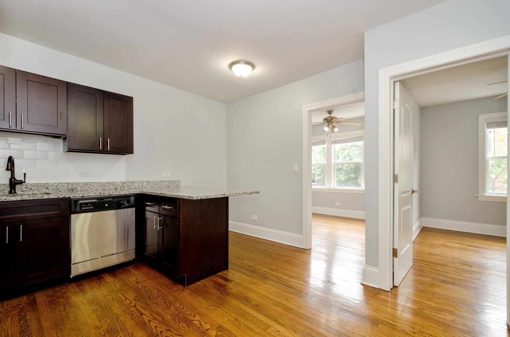 1611 W Juneway Terrace 1E