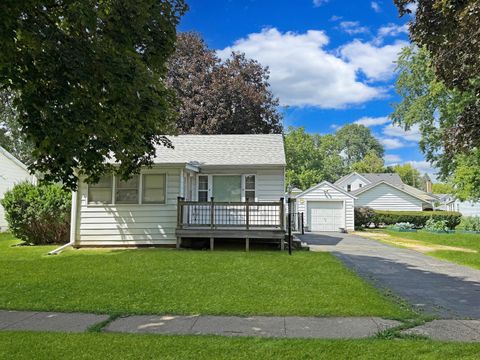 720 W American Street, Freeport, IL 61032 - #: 12691874