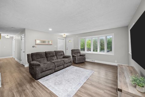 Tiny photo for 2234 Oakwood Court, East Moline, IL 61244 (MLS # 12641407)