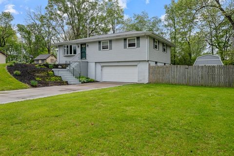 Tiny photo for 2234 Oakwood Court, East Moline, IL 61244 (MLS # 12641407)