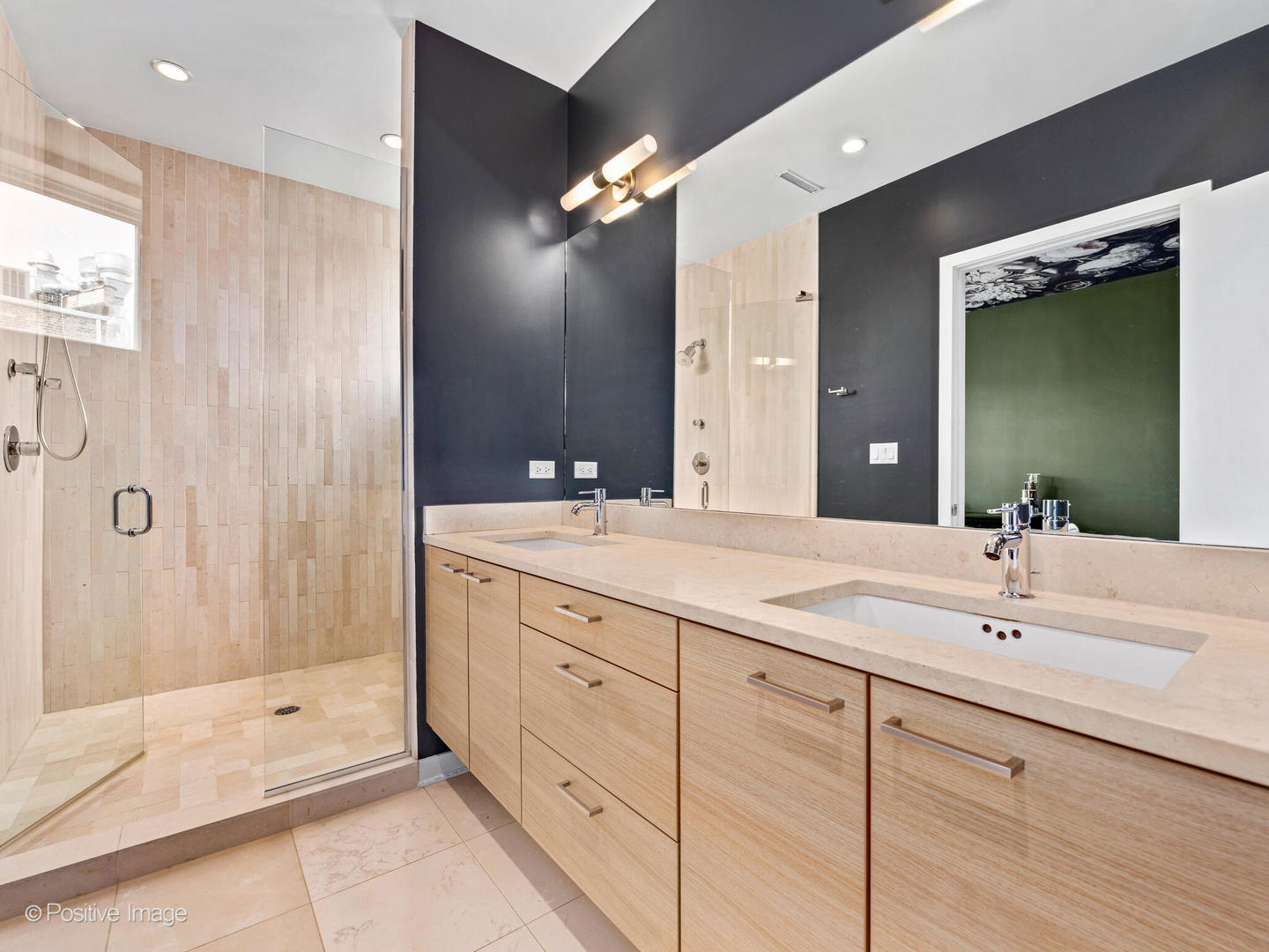 1250 N PAULINA Street 3W