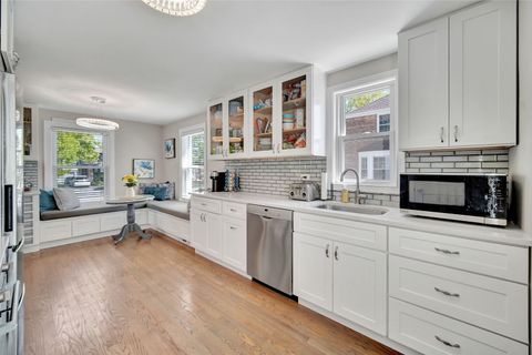 Tiny photo for 6 Iroquois Drive, Clarendon Hills, IL 60514 (MLS # 12650055)