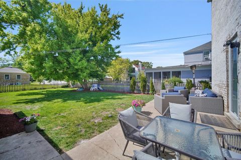 Tiny photo for 6 Iroquois Drive, Clarendon Hills, IL 60514 (MLS # 12650055)