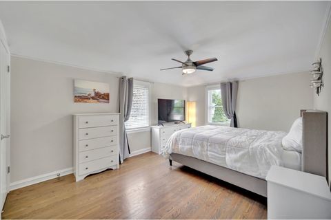 Tiny photo for 6 Iroquois Drive, Clarendon Hills, IL 60514 (MLS # 12650055)